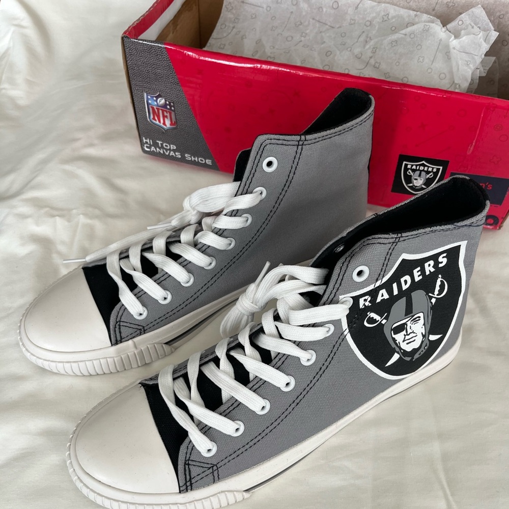 New NFL Las Vegas Raiders Men’s High-Top Big Logo Canvas Shoes.